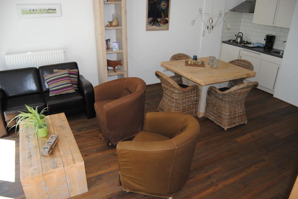 Appartementen Verhuur De Trijehoek Stiens Экстерьер фото
